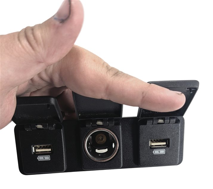 Thumbnail 8: 2018 LAND ROVER DISCOVERY SPORT L550 REAR CONSOLE DUAL USB PORT 12V POWER OUTLET