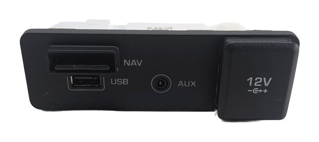 Thumbnail 2: 2018 LAND ROVER DISCOVERY SPORT (L550) CENTER CONSOLE USB AUX 12V POWER SOCKET