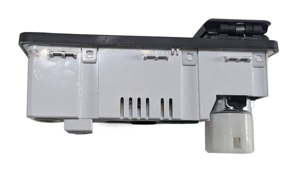 Thumbnail 5: 2018 LAND ROVER DISCOVERY SPORT (L550) CENTER CONSOLE USB AUX 12V POWER SOCKET