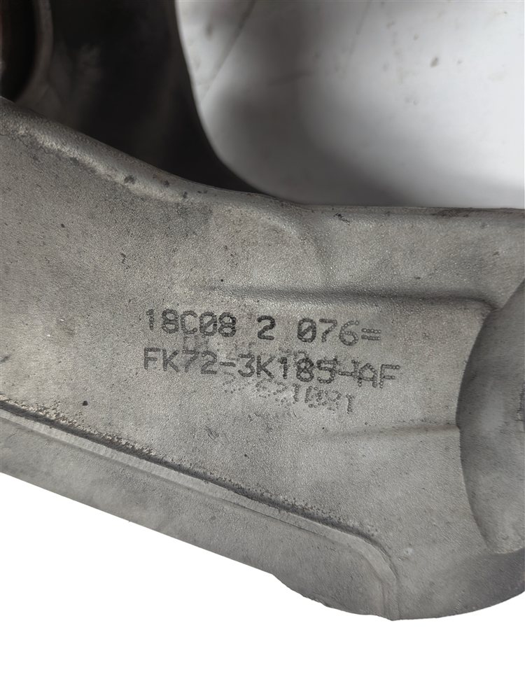 Thumbnail 3: 2015-2019 DISCOVERY SPORT EVOQUE (L538 L550) RIGHT FRONT SPINDLE KNUCKLE HUB
