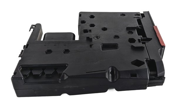 Thumbnail 3: 2015 MERCEDES E400 C207 3.0L POSITIVE BATTERY TERMINAL POWER DISTRIBUTION BLOCK