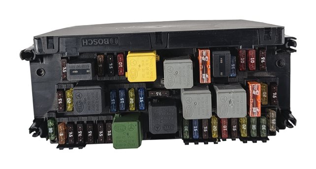Thumbnail 6: 13-18 MERCEDES E S SL CLS W212 W222 FRONT SIGNAL ACQUISITION MODULE w/ FUSE BOX