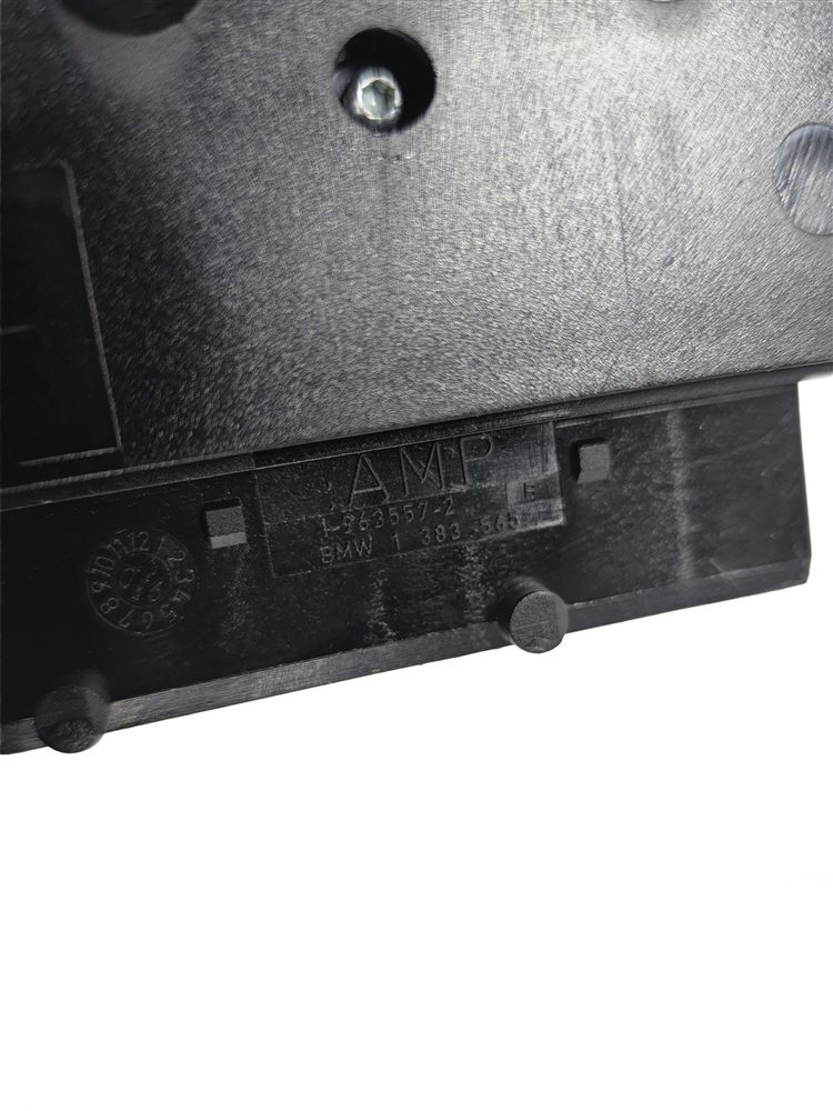 Thumbnail 6: 2006 BMW Z4 (E85/E86) FRONT RIGHT PASSENGER POWER SEAT ADJUSTMENT CONTROL SWITCH