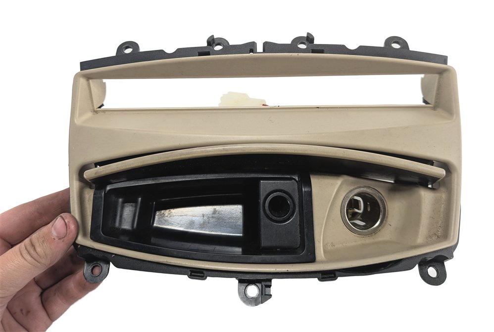Thumbnail 5: 2006 BMW Z4 (E85/E86) CENTER CONSOLE ASHTRAY CIGARETTE LIGHTER SOCKET ROLL COVER