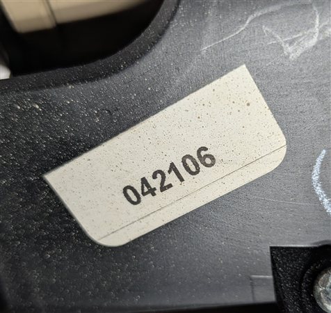 Thumbnail 7: 2006 BMW Z4 (E85/E86) CENTER CONSOLE ASHTRAY CIGARETTE LIGHTER SOCKET ROLL COVER