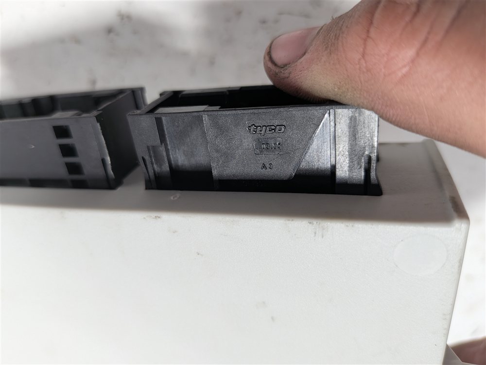 Thumbnail 5: 2006-2008 BMW Z4 (E85) GM5 GMIV BODY CONTROL MODULE COMPUTER (BCM)