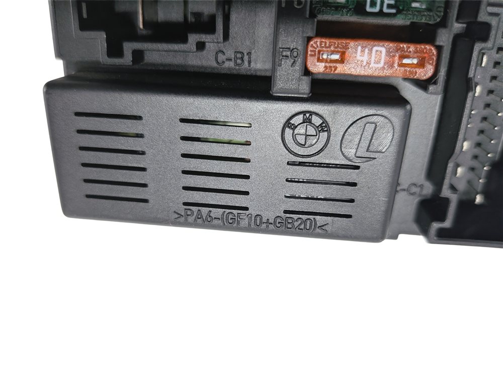 Thumbnail 6: 2003-2008 BMW Z4 (E85) POWER DISTRIBUTION FUSE RELAY JUNCTION BOX