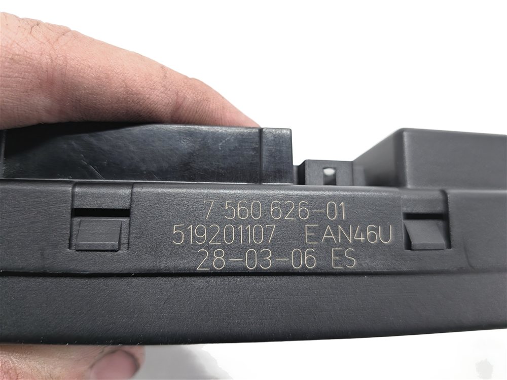 Thumbnail 8: 2003-2008 BMW Z4 (E85) POWER DISTRIBUTION FUSE RELAY JUNCTION BOX