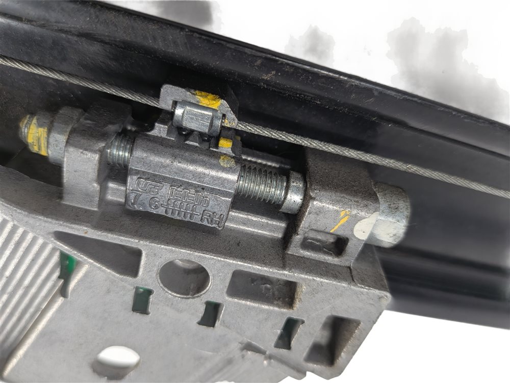 Thumbnail 8: 2007-2008 BMW Z4 (E85) RIGHT FRONT PASSENGER WINDOW REGULATOR w/ MOTOR