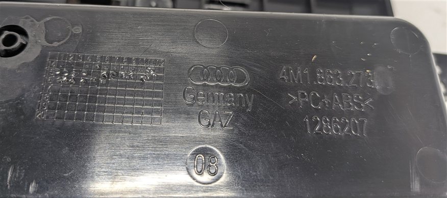 Thumbnail 6: 2017 AUDI Q7 (4M) FRONT CENTER CONSOLE ASHTRAY CUBBY w/ 12V POWER OUTLET SOCKET