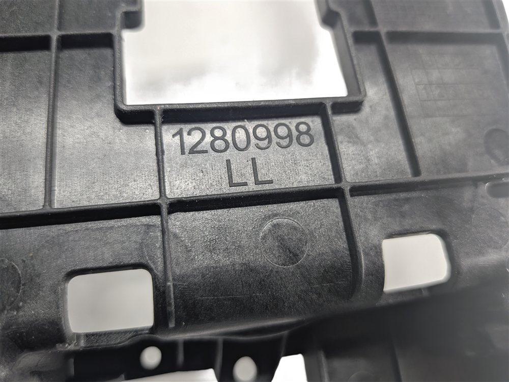 Thumbnail 6: 2017 AUDI Q7 (4M) FRONT CENTER CONSOLE UPPER TRIM PANEL CUP HOLDERS GLOSS BLACK