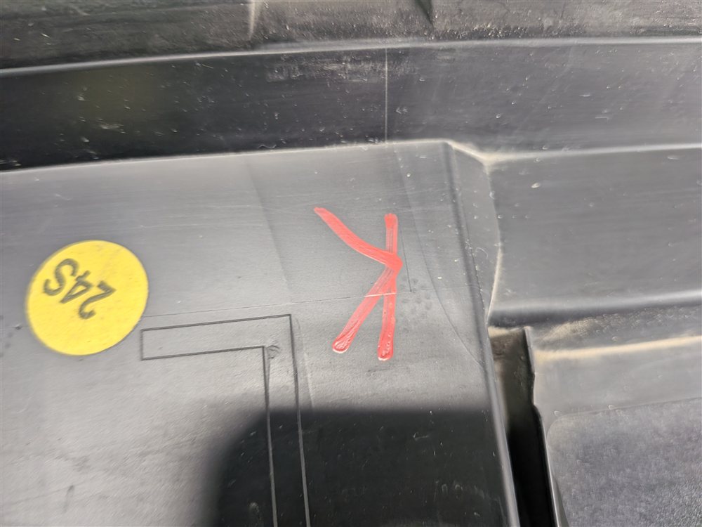 Thumbnail 10: 2017-2019 AUDI Q7 (4M) REAR LEFT DOOR LOWER MOULDING RUNNER TRIM (White)