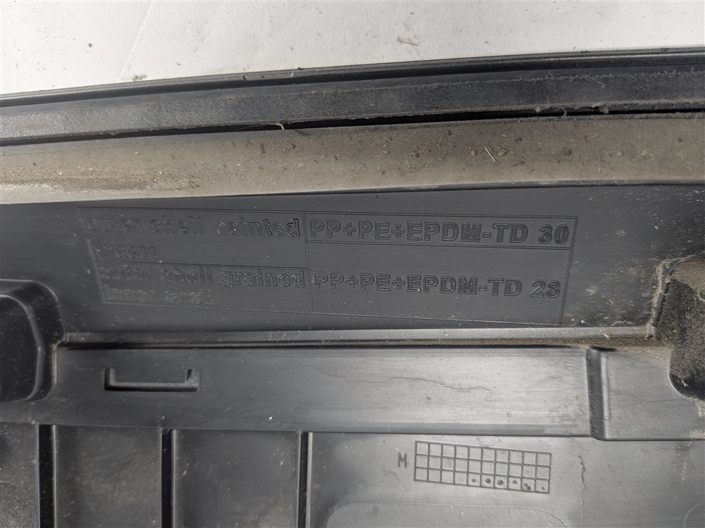 Thumbnail 6: 2017-2019 AUDI Q7 (4M) REAR RIGHT DOOR LOWER MOULDING RUNNER TRIM (White)