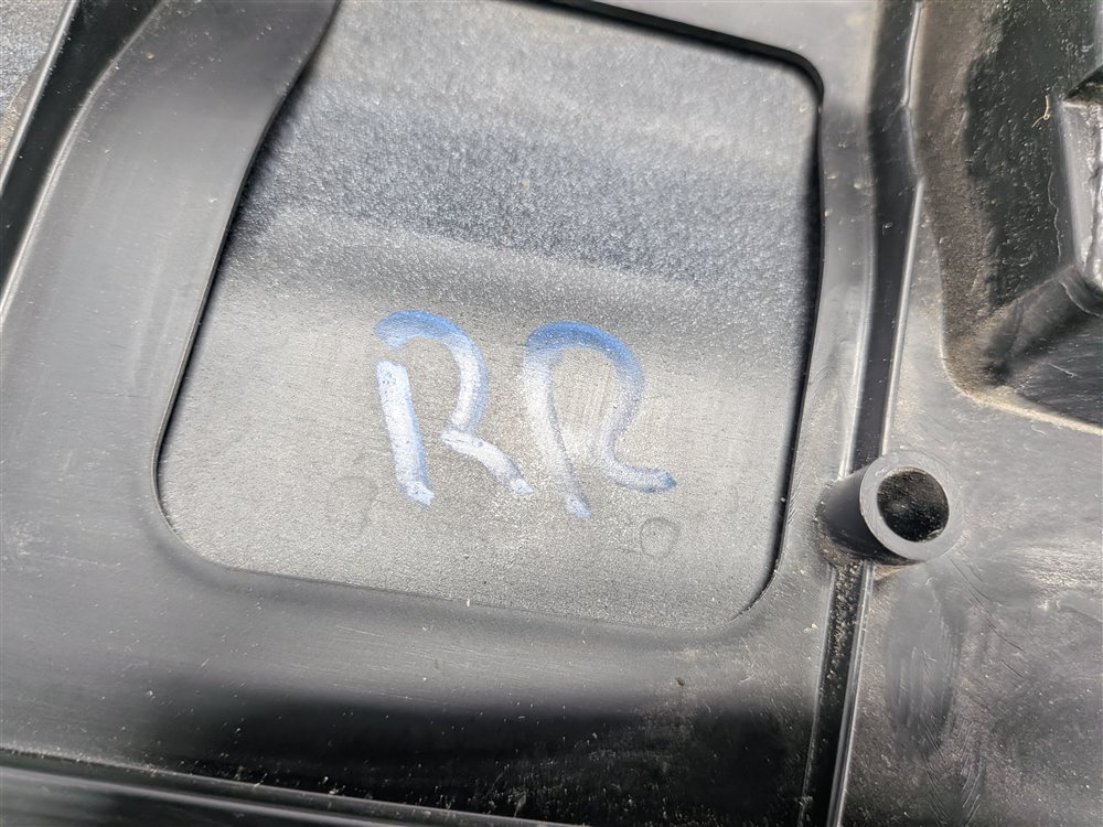 Thumbnail 7: 2017-2019 AUDI Q7 (4M) REAR RIGHT DOOR LOWER MOULDING RUNNER TRIM (White)