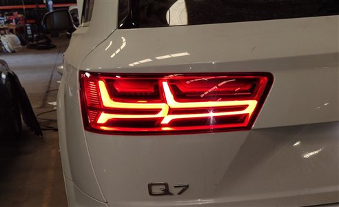 Thumbnail 2: 2017-2019 AUDI Q7 (4M) REAR LEFT DRIVER TRUNK TAILLIGHT BRAKE LIGHT LAMP (LED)