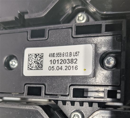 Thumbnail 6: 2017-2019 AUDI Q7 (4M) FRONT OVERHEAD CONSOLE DOME MAP READING LIGHT (Beige)