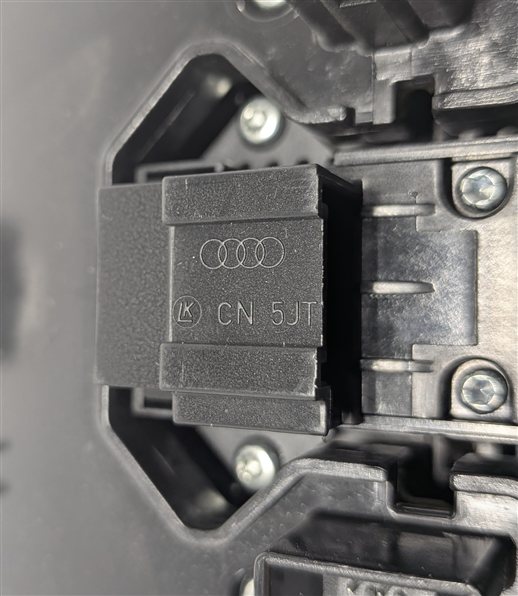 Thumbnail 8: 2017-2019 AUDI Q7 (4M) FRONT OVERHEAD CONSOLE DOME MAP READING LIGHT (Beige)