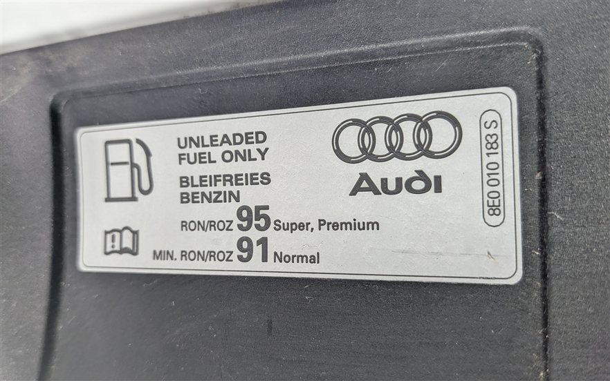 Thumbnail 6: 2017-2022 AUDI Q7 (4M) FUEL TANK DOOR TRIM w/ HOUSING & GAS CAP (White)