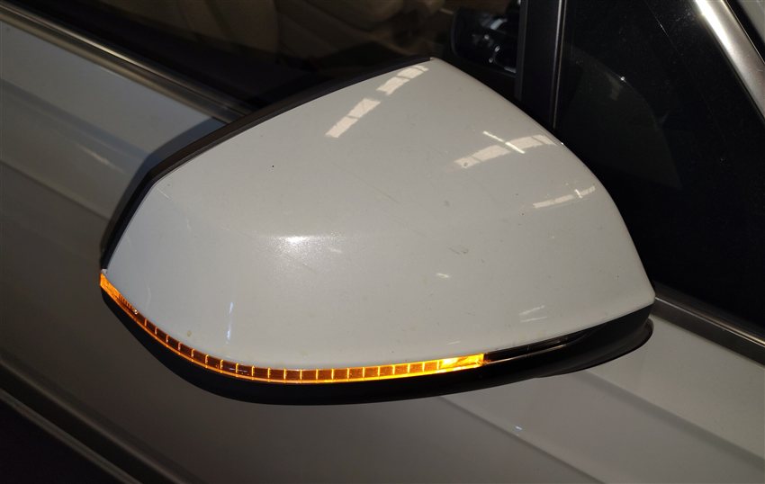 Thumbnail 2: 17-19 AUDI Q7 4M RIGHT PASSENGER P-FOLD BLIND SPOT CAMERA DOOR MIRROR (White)