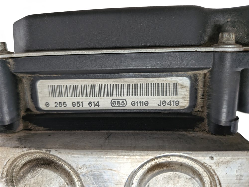 Thumbnail 7: 2011-2012 MERCEDES BENZ E300 E350 E550 (W212) ABS BRAKE PUMP w/ MODULE
