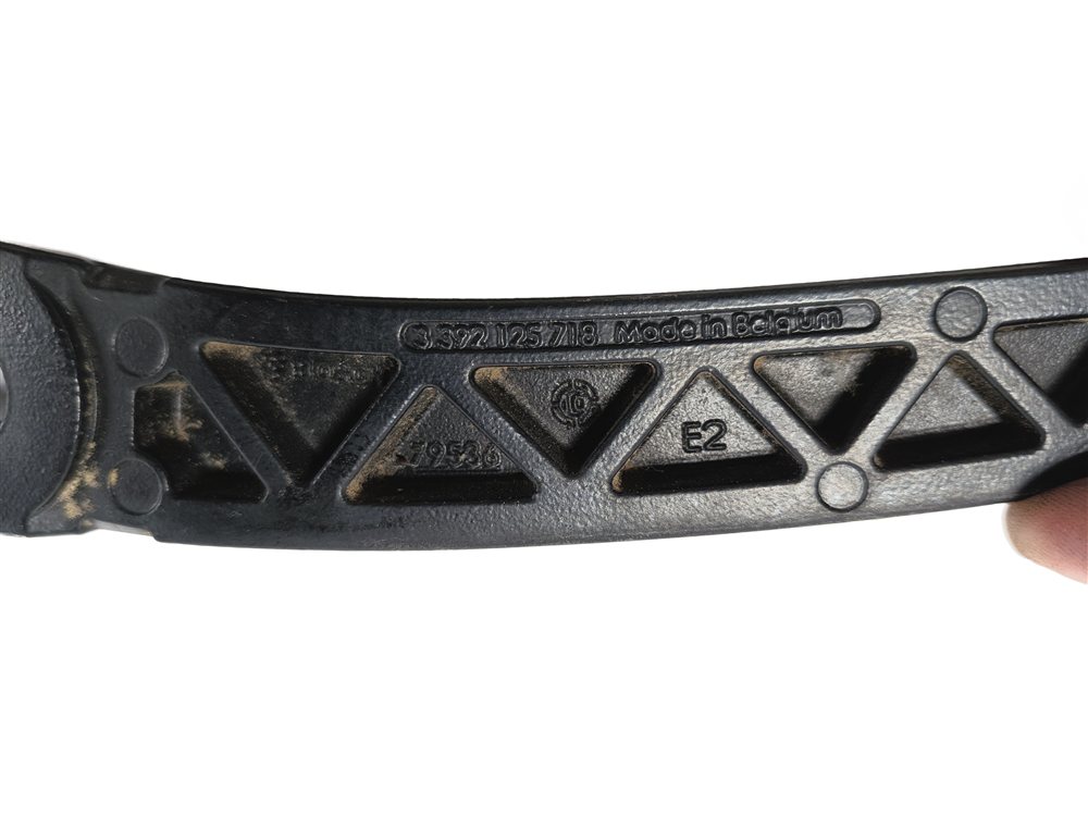 Thumbnail 6: 11-15 MERCEDES E250 E350 E400 E550 E63 (W212) FRONT WINDSHIELD WIPER ARM SET-2