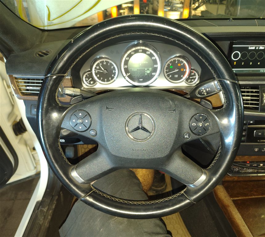 Thumbnail 2: 10-11 MERCEDES E350 E550 (W212) 3 SPOKE SPORT STEERING WHEEL (Black)