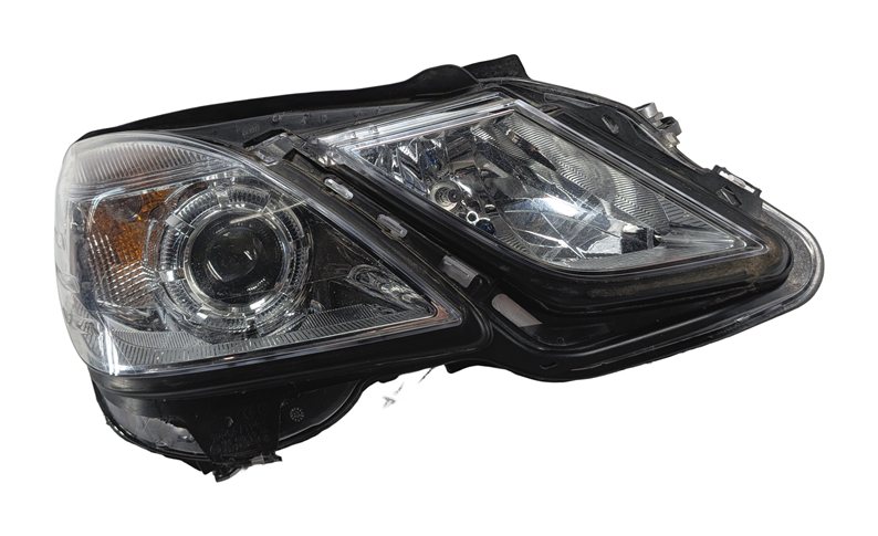 2010-2013 MERCEDES BENZ E300 E350 E400 E550 (W212) RIGHT HALOGEN HEADLIGHT LAMP