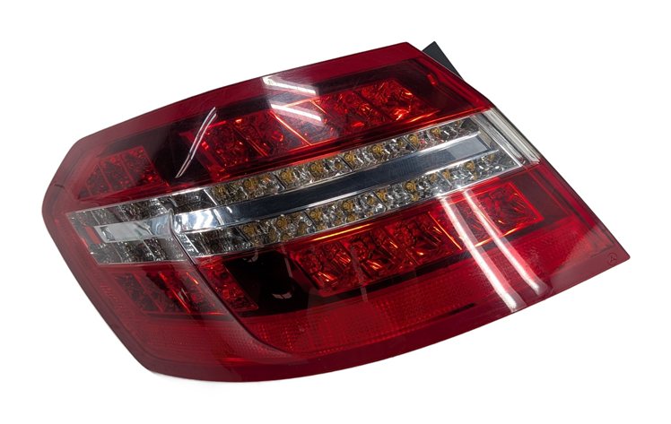 10-13 MERCEDES E-CLASS (W212) SEDAN LEFT DRIVER REAR TAILLIGHT BRAKE LIGHT LAMP