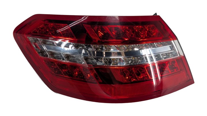 Thumbnail 4: 10-13 MERCEDES E-CLASS (W212) SEDAN LEFT DRIVER REAR TAILLIGHT BRAKE LIGHT LAMP