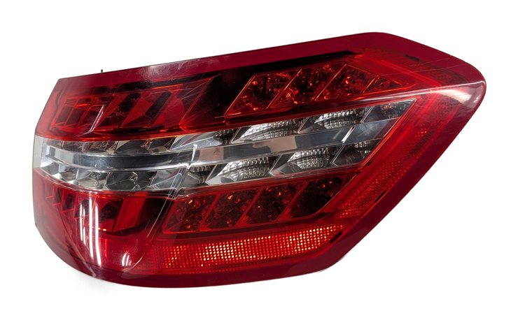 10-13 MERCEDES E-CLASS (W212) SEDAN RIGHT PASSENGER TAILLIGHT BRAKE LIGHT LAMP