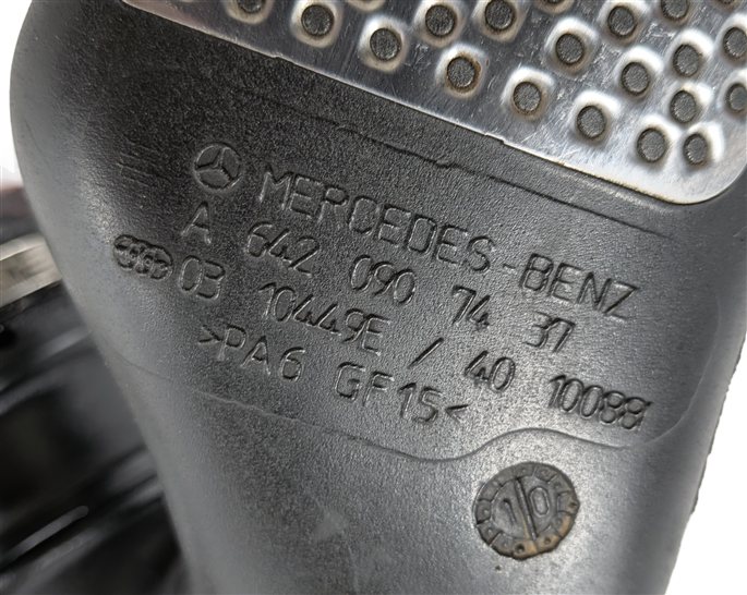 Thumbnail 9: 2011 MERCEDES E350 (W212) 3.0L (OM642) ENGINE MASS AIR FLOW MAF SENSOR DUCT TUBE