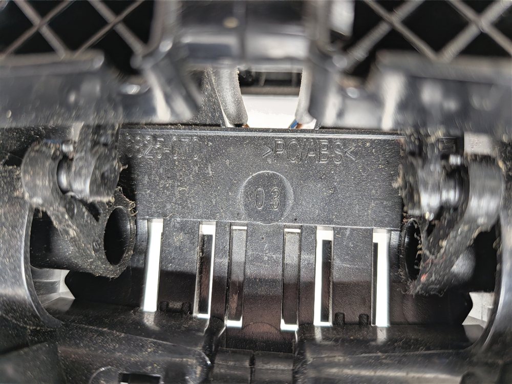 Thumbnail 5: 2011 MERCEDES E350 (W212) FRONT CENTER DASH HEAT AIR AC VENT (Black)