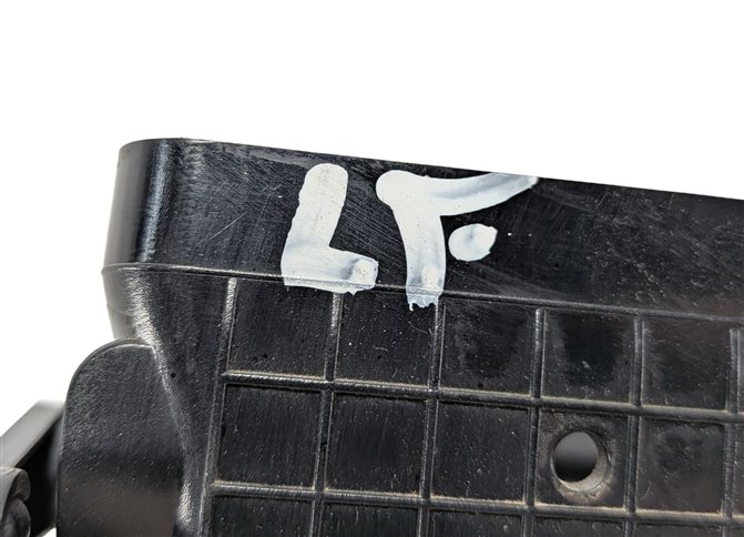 Thumbnail 6: 2011 MERCEDES E350 (W212) FRONT LEFT DRIVER DASH HEAT AIR AC VENT (Black)