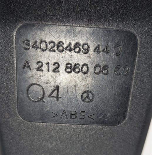 Thumbnail 7: 2011 MERCEDES E350 (W212) REAR LEFT CENTER RIGHT SEATBELT BUCKLE SET/3 (Black)