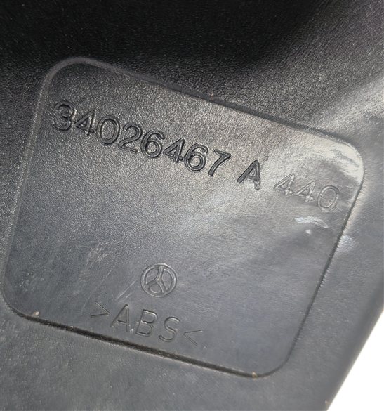 Thumbnail 8: 2011 MERCEDES E350 (W212) REAR LEFT CENTER RIGHT SEATBELT BUCKLE SET/3 (Black)