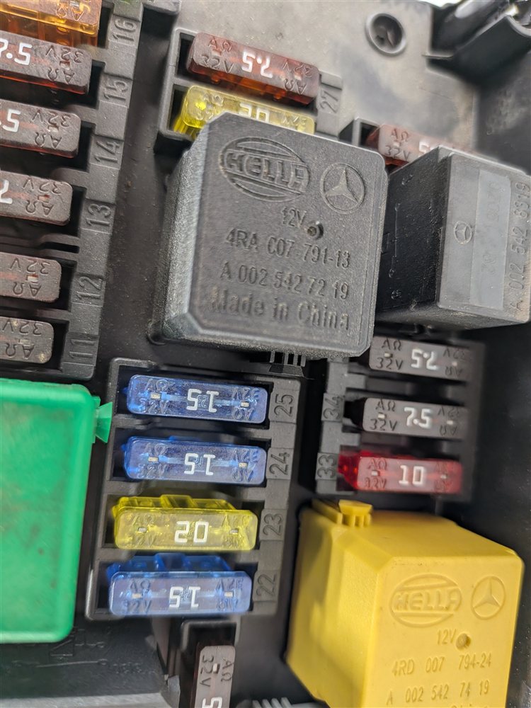 Thumbnail 6: 2011 MERCEDES E350 W212 3.0L FRONT SIGNAL ACQUISITION SAM MODULE FUSE BOX RELAY