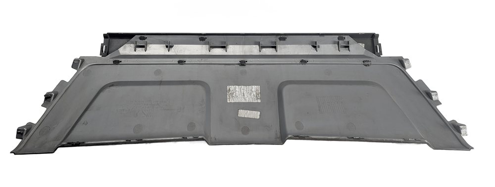 Thumbnail 4: 15 RANGE ROVER EVOQUE L538 REAR CENTER LOWER BUMPER VALANCE w/TRIM (White)