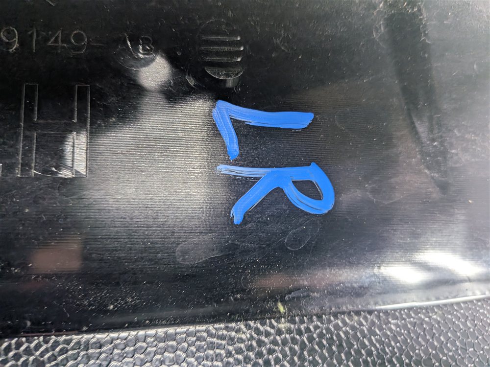 Thumbnail 5: 15 RANGE ROVER EVOQUE L538 REAR LEFT D-PILLAR COVER TRIM MOULDING (GLOSS BLACK)