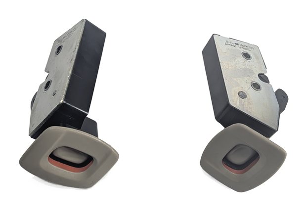 Thumbnail 3: 15 RANGE ROVER EVOQUE L538 REAR LEFT/RIGHT SEAT BACK LOCK LATCH SET/2 (Almond)