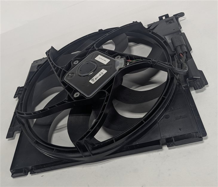 12-16 BMW 2 3 4 SERIES (F22 F30 F31 F32) RADIATOR ELECTRIC COOLING FAN w/ SHROUD
