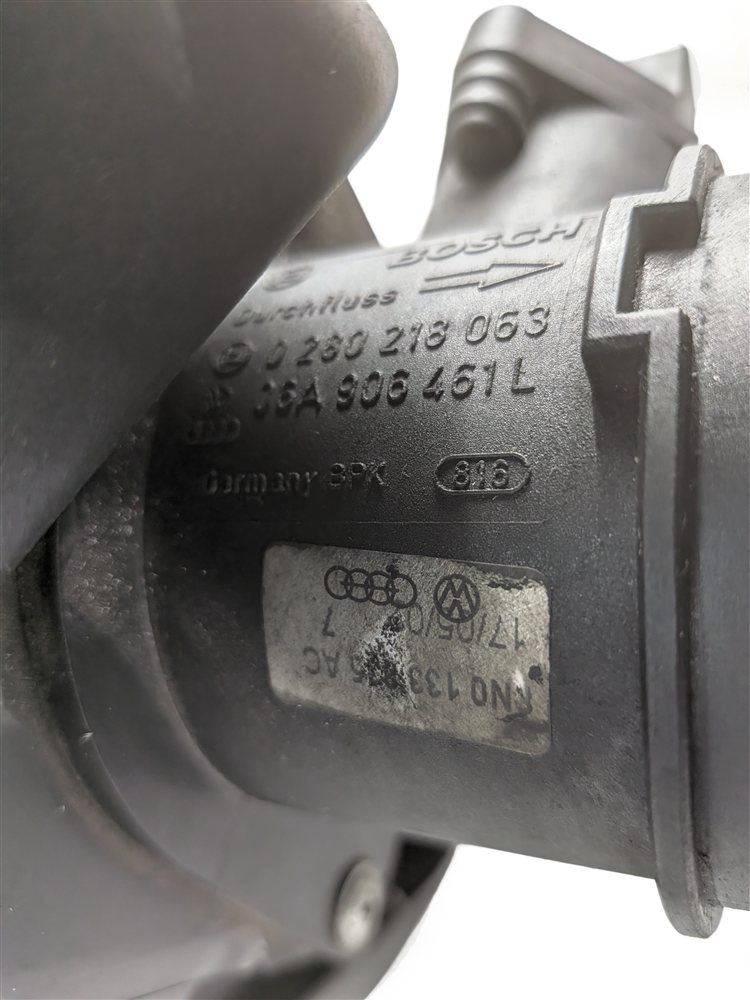 Thumbnail 8: 2000-2006 AUDI TT 1.8L TURBO ENGINE AIR CLEANER BOX w/ MASS AIR FLOW MAF SENSOR
