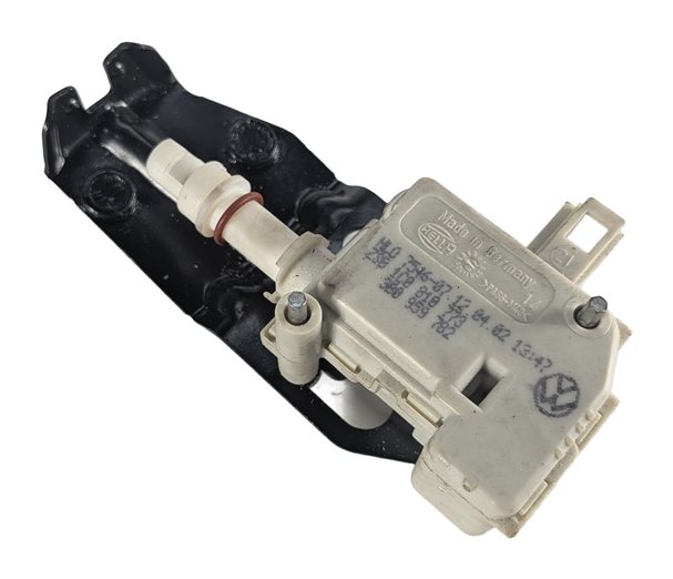 Thumbnail 2: 2002 AUDI TT (MK1) FUEL FILLER DOOR LOCK ACTUATOR w/MOUNT BRACKET (Black)