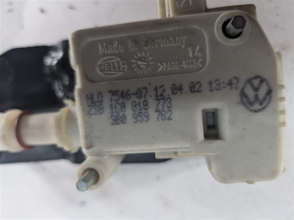 Thumbnail 5: 2002 AUDI TT (MK1) FUEL FILLER DOOR LOCK ACTUATOR w/MOUNT BRACKET (Black)