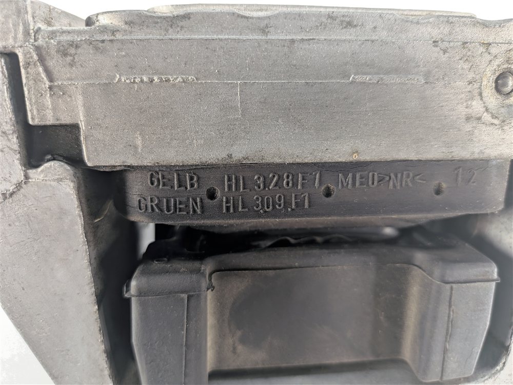 Thumbnail 5: 2002 AUDI TT (MK1) LEFT TRANSMISSION GEARBOX MOUNT w/ BRACKET