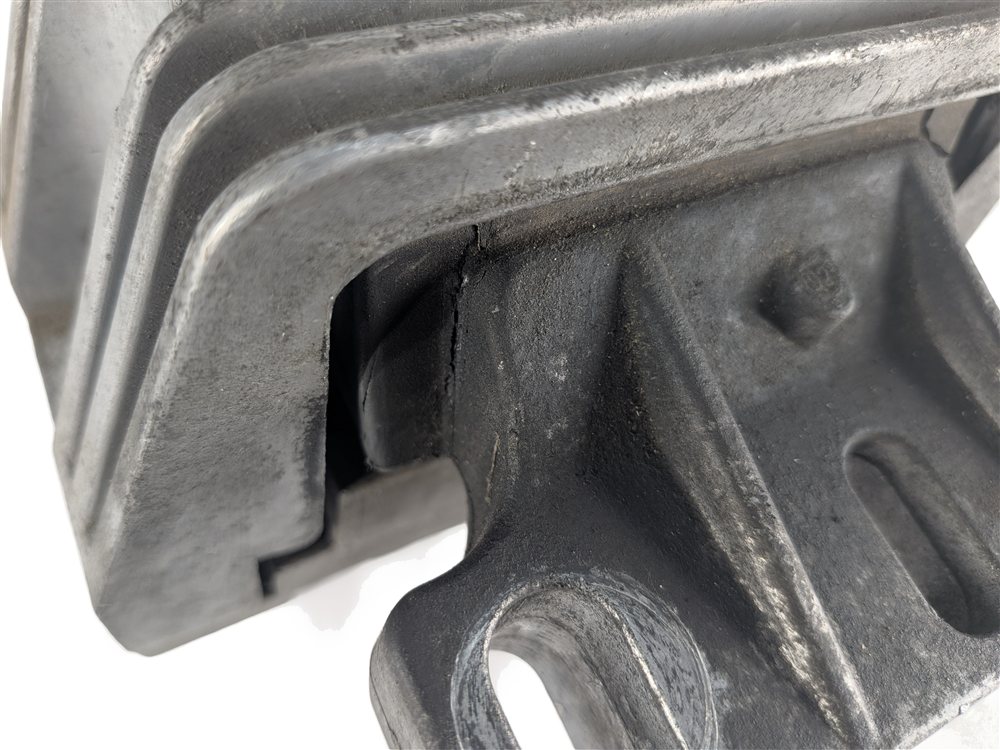 Thumbnail 7: 2002 AUDI TT (MK1) LEFT TRANSMISSION GEARBOX MOUNT w/ BRACKET