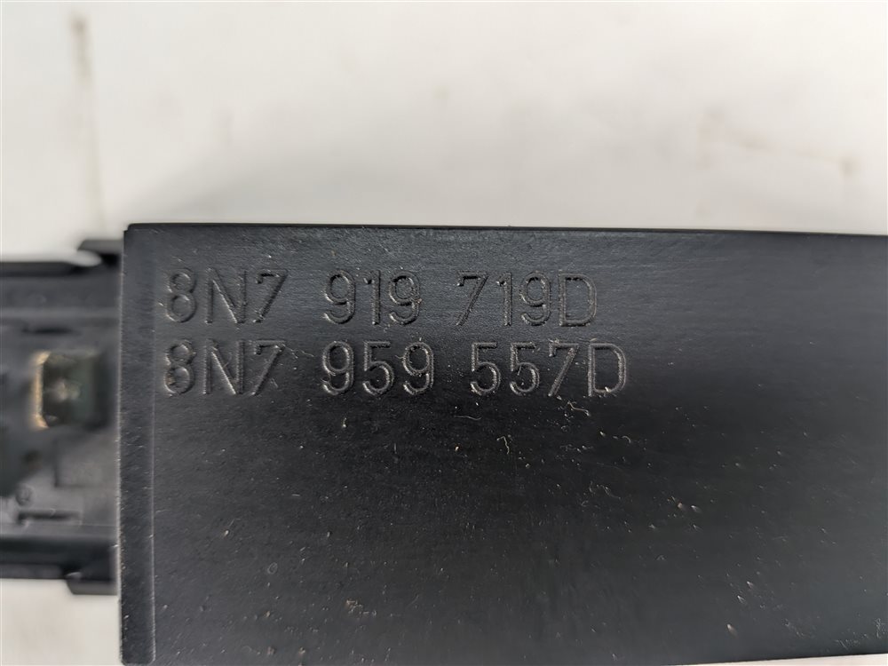 Thumbnail 5: 2002 AUDI TT (MK1) CONVERTIBLE TOP WIND DEFLECTOR CENTRAL LOCKING SWITCH PANEL