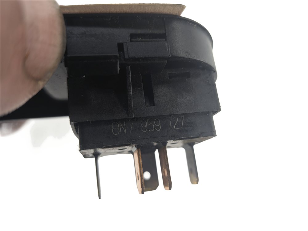 Thumbnail 6: 2002 AUDI TT (MK1) CONVERTIBLE TOP WIND DEFLECTOR CENTRAL LOCKING SWITCH PANEL
