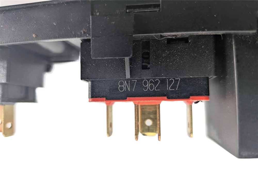 Thumbnail 7: 2002 AUDI TT (MK1) CONVERTIBLE TOP WIND DEFLECTOR CENTRAL LOCKING SWITCH PANEL