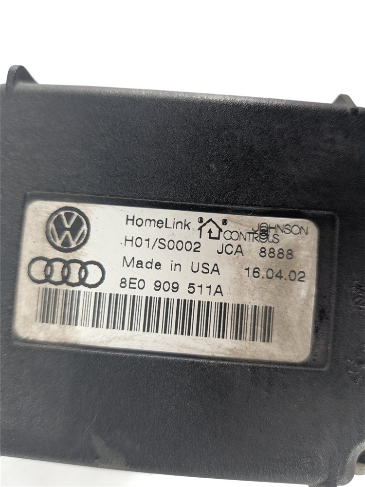 Thumbnail 3: 2002 AUDI TT (MK1) HOMELINK GARAGE DOOR OPENER CONTROL MODULE