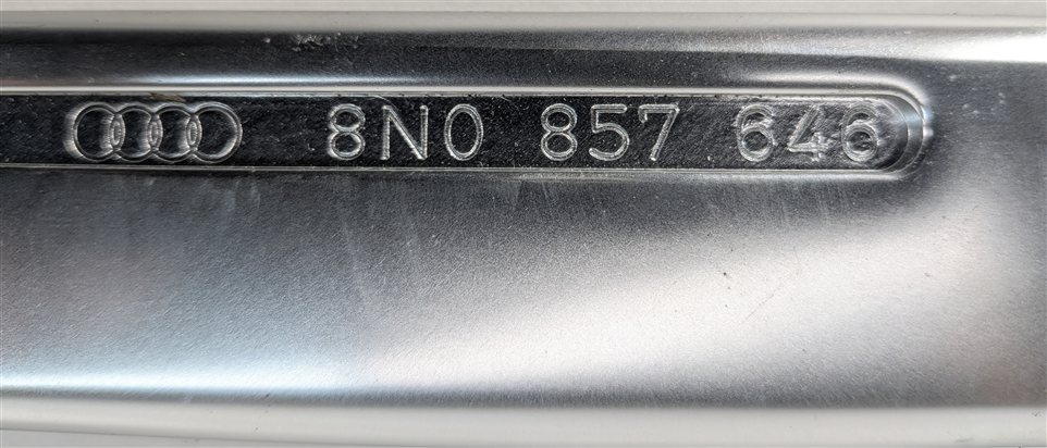 Thumbnail 5: 2002 AUDI TT (MK1) FRONT RIGHT CENTER CONSOLE GRAB HANDLE w/KNEE PAD
